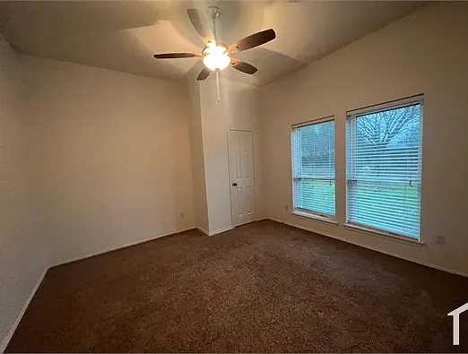 1008 Charter Oak St — Photo 6
