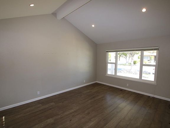 4th image of 1430 Courtyard Dr