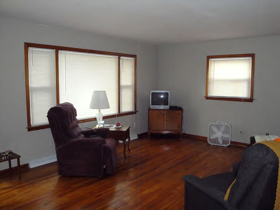 2nd image of 606 W Orange St