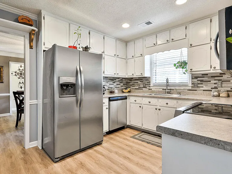 110 Hampton Woods Dr — Photo 36