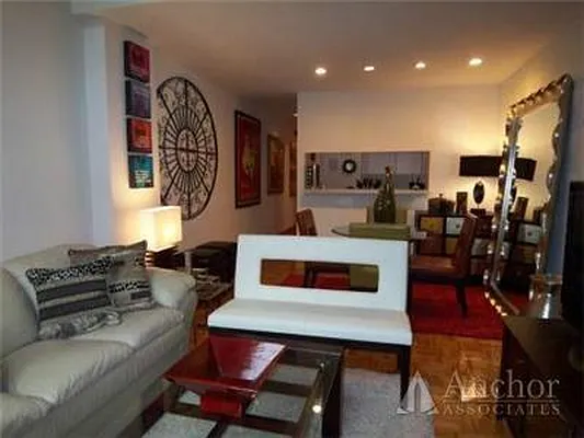 Rented by Anchor Associates | media 35