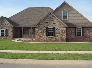 504 Cantebury Dr, Tuttle, OK 73089