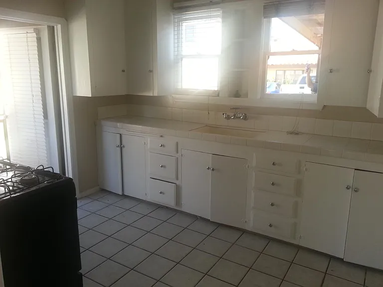 950 W Almond Ave — Photo 8
