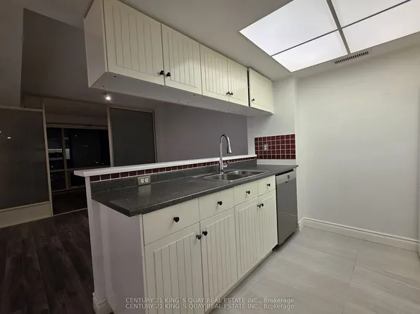 1001 Bay St #2513, Toronto, ON M5S 3A6