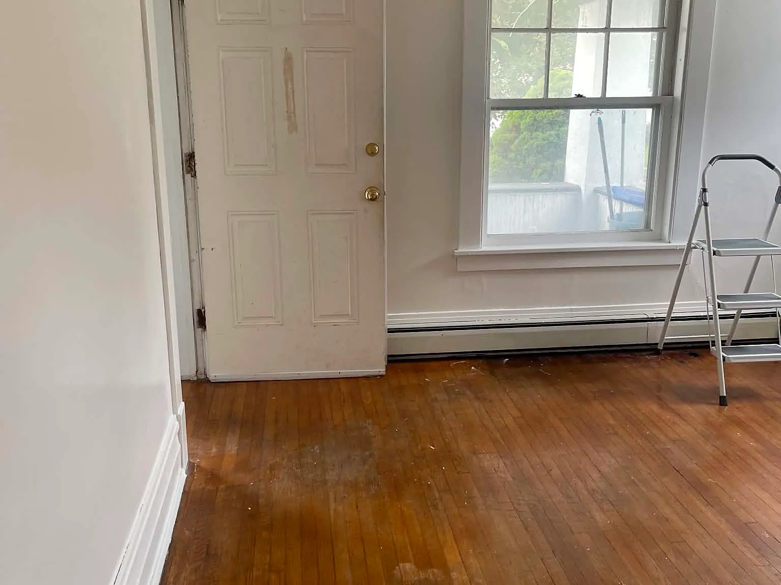 8 bed, 3995 sqft, $1,500 — Photo 2