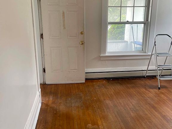 2nd image of 17 White St