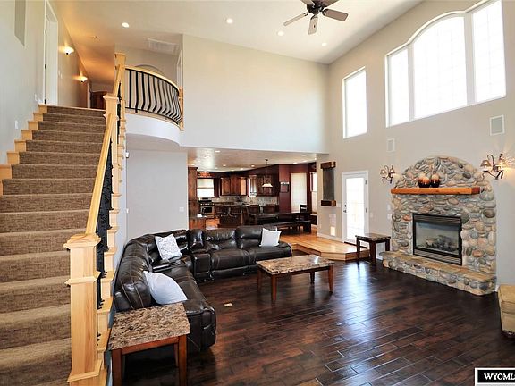 3rd image of 2811 Driftwood Ln