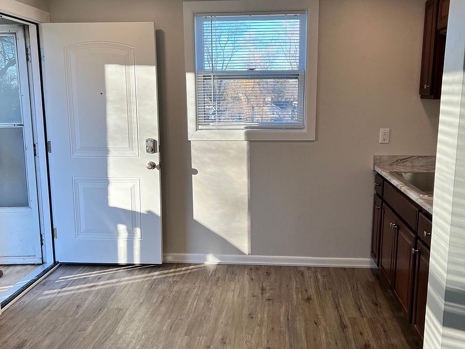 entry/kitchen