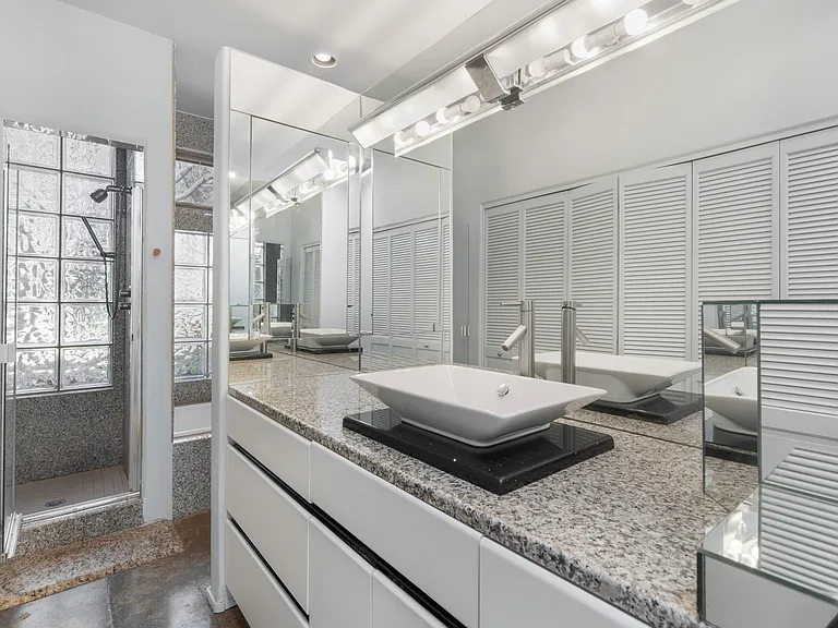 Primary Suite Bathroom