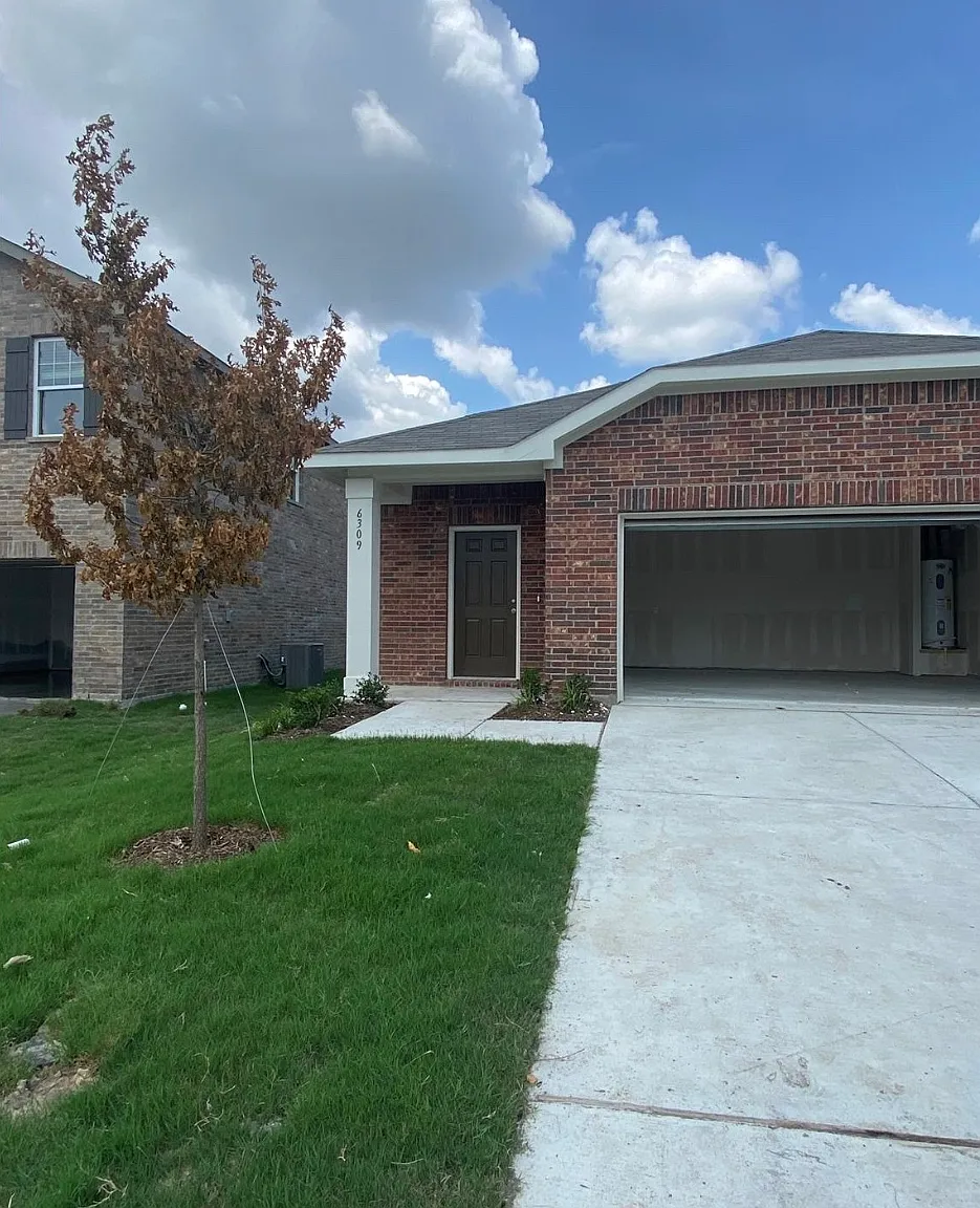 3 bed, 1412 sqft, $1,985 — Photo 1