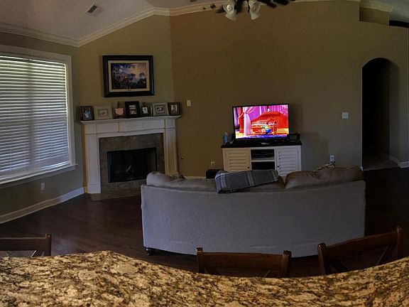 4th image of 10425 Parker Dr
