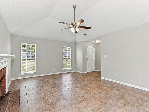 3rd image of 175 Cedar Bend Dr