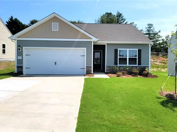 120 Tail Star Ct, King, NC 27021