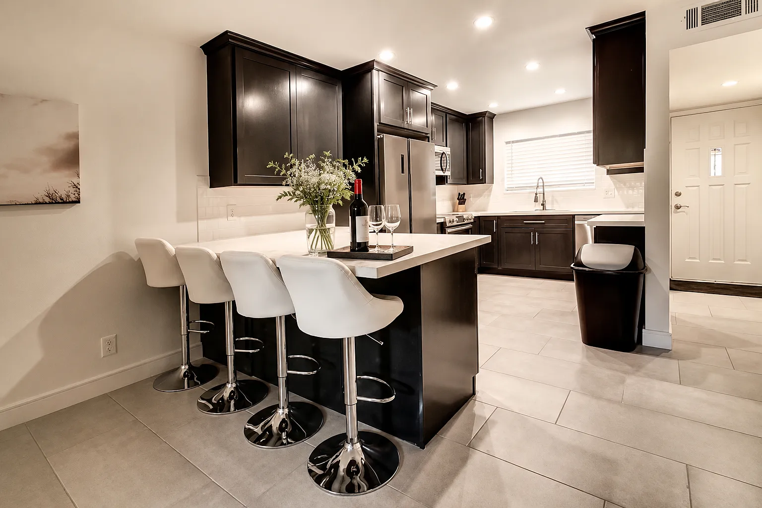 2 bed, 1.5 bath, 1039 sqft, $3,000 — Photo 1