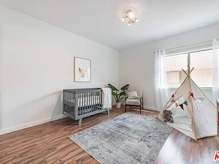 5139 Balboa Blvd #203 — Photo 15