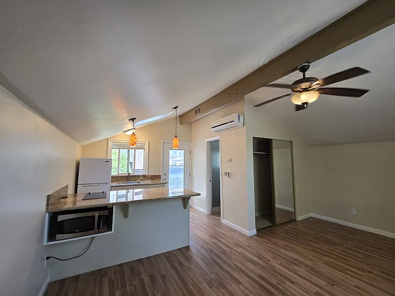 4072 Howard St #1 — Photo 8