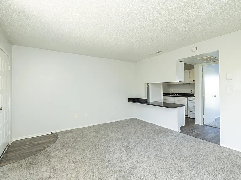 Lakes at Largo Apartments — Photo 17
