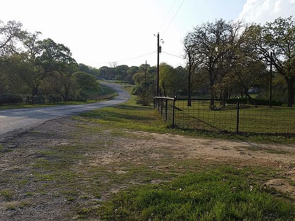 4th image of 305 Creekside Dr