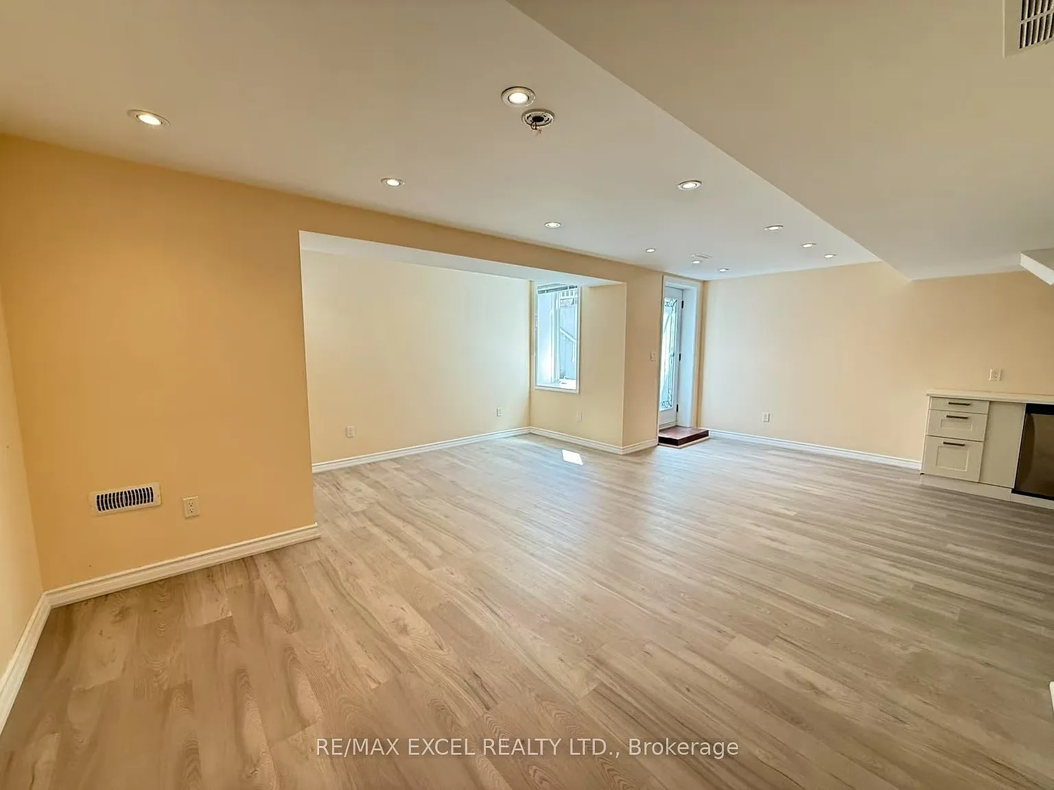 2 bed, $1,900 — Photo 4