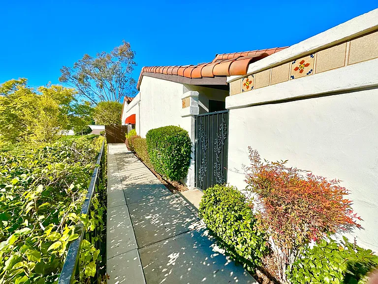 1732 Woodbrook Ln — Photo 3