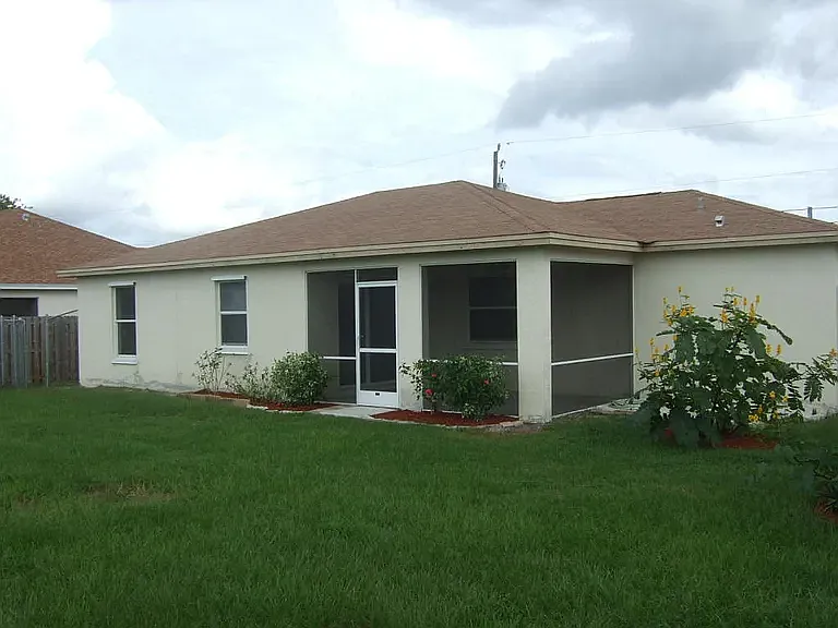 3 bed, 1598 sqft, $2,440 — Photo 3