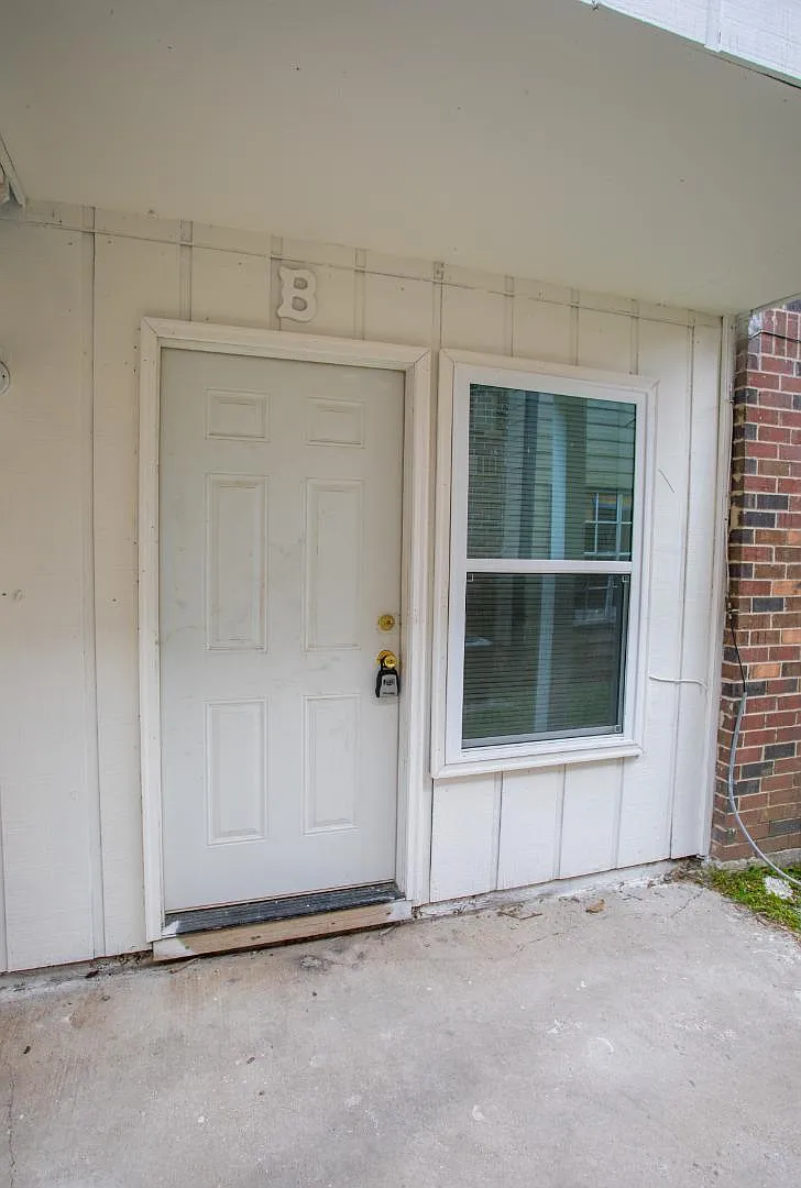 109 Limoges St - Unit B — Photo 2