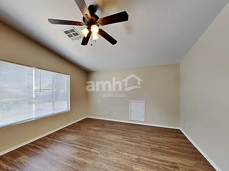 10859 W Locust Ln — Photo 13