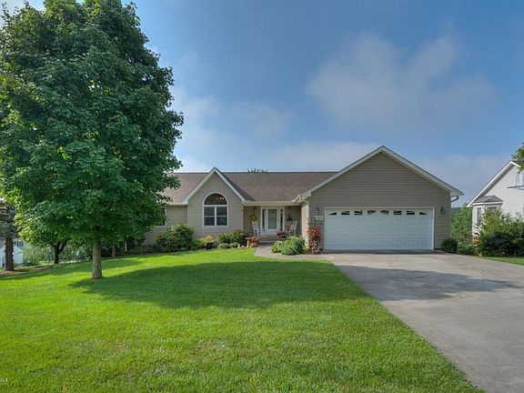 2nd image of 1303 Maplewood Ln