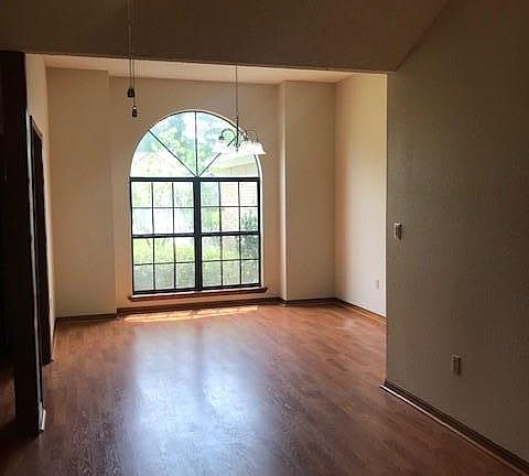 2nd image of 1604 Campbell Dr W