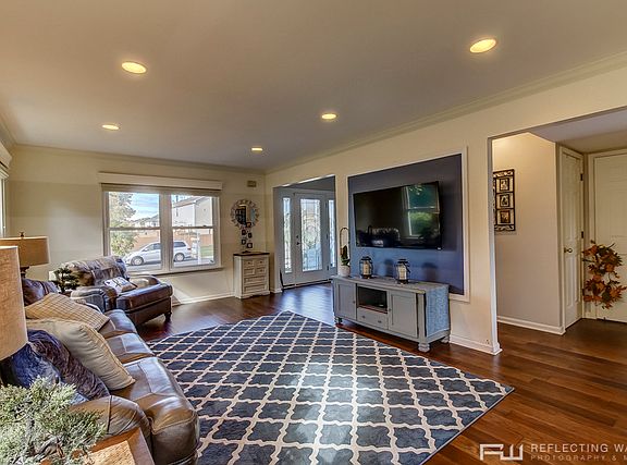 4th image of 1195 Easton Dr