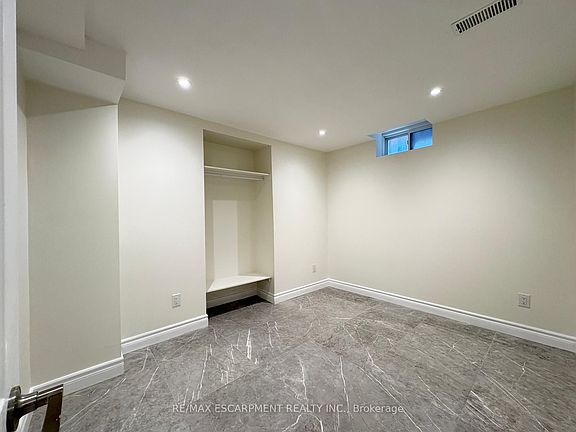 5th image of 25 Emmitt Rd #Basement