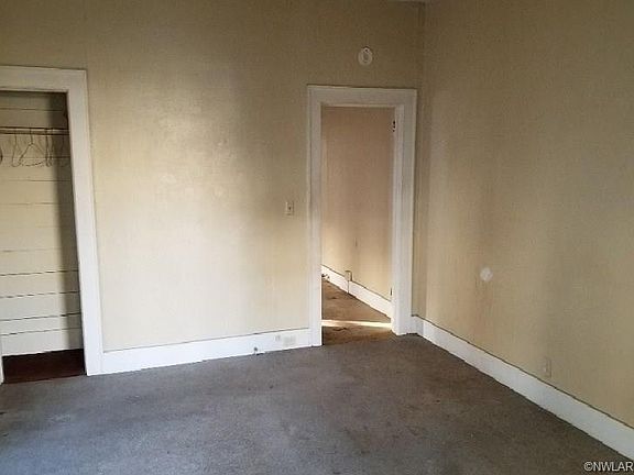 3rd image of 233 Egan St