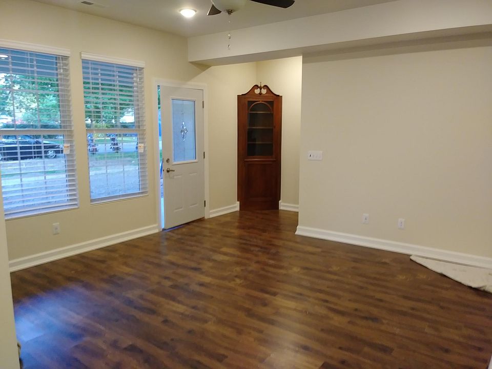 2nd image of 826 Rhode Island St #1