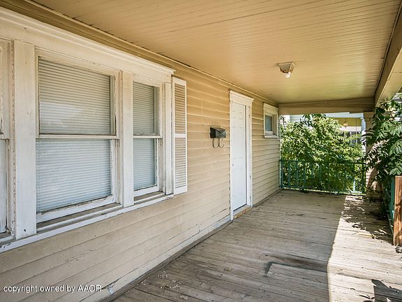 2nd image of 1608 Canyon Dr