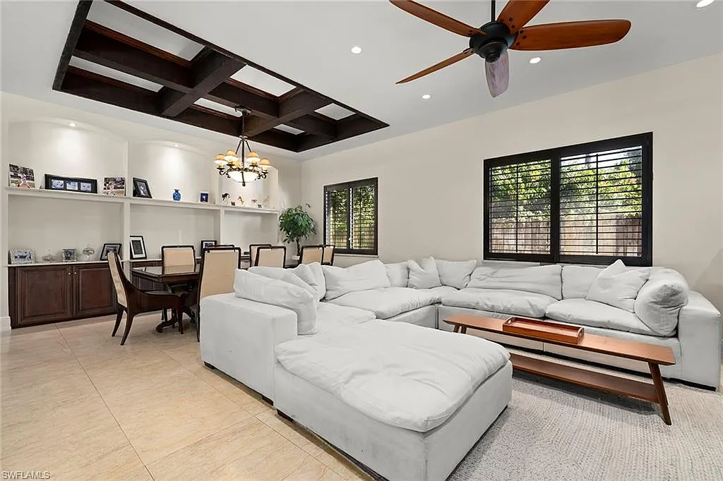 6 bed, 5.5 bath, 5400 sqft, $10,000 — Photo 4