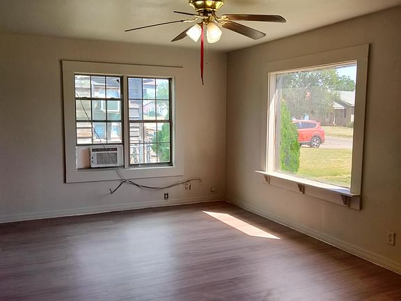 3rd image of 601 N Julian St