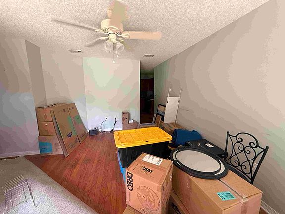 2nd image of 117 Twin Oak Dr