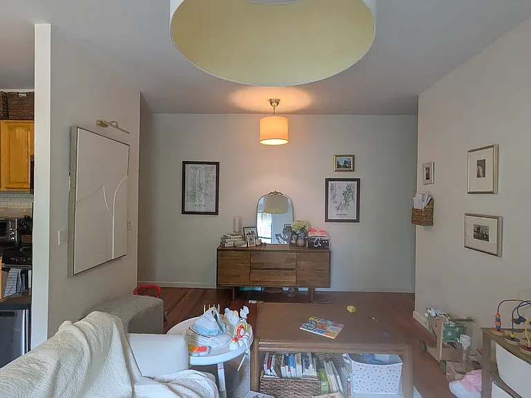 210 De Graw St #2R — Photo 16