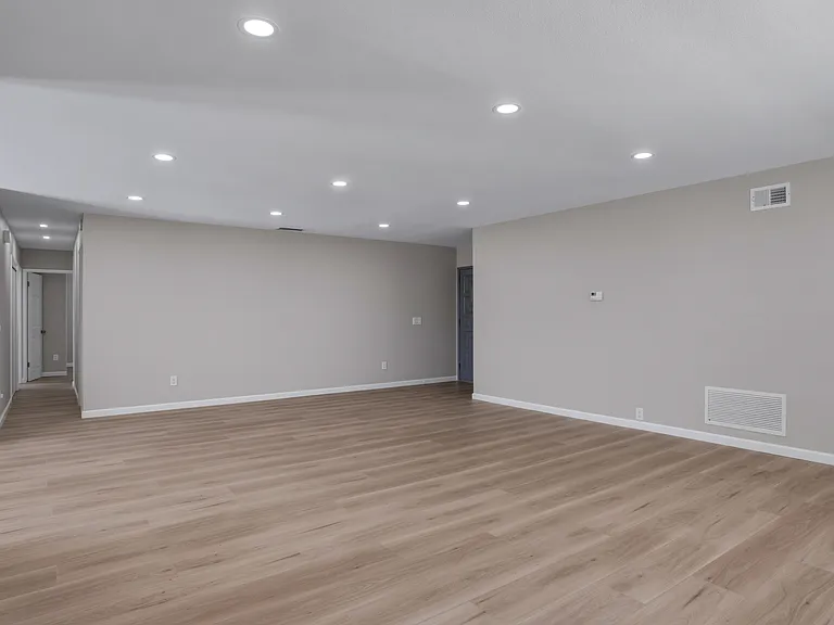 8313 Rumson Dr — Photo 11