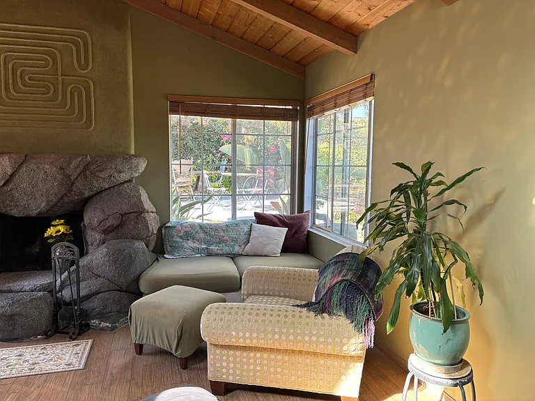 Mount Frissell Dr — Photo 8