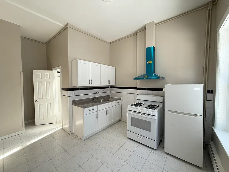 769 W Side Ave #1 — Photo 2