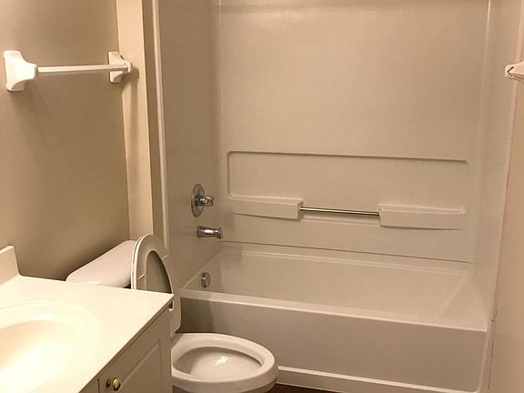 4th image of 746 Hidden Springs Dr