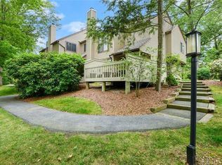 5 Sycamore Ln #5, Avon, CT 06001