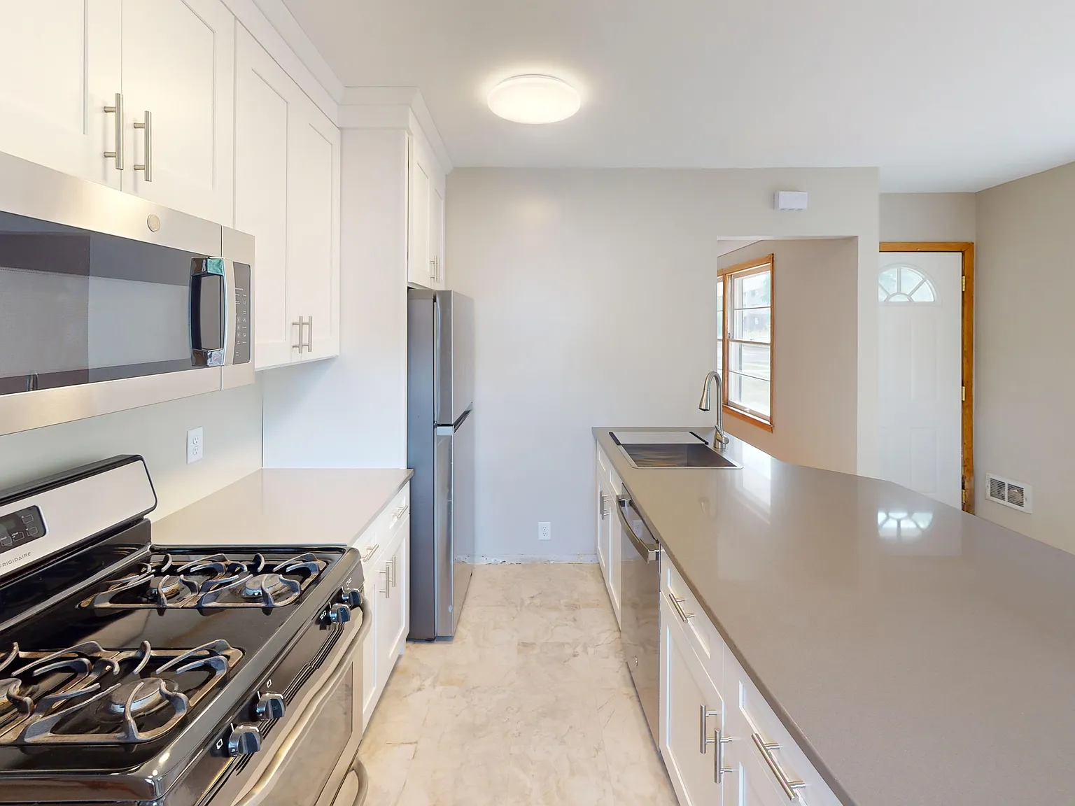 3 bed, 1125 sqft, $1,950 — Photo 2