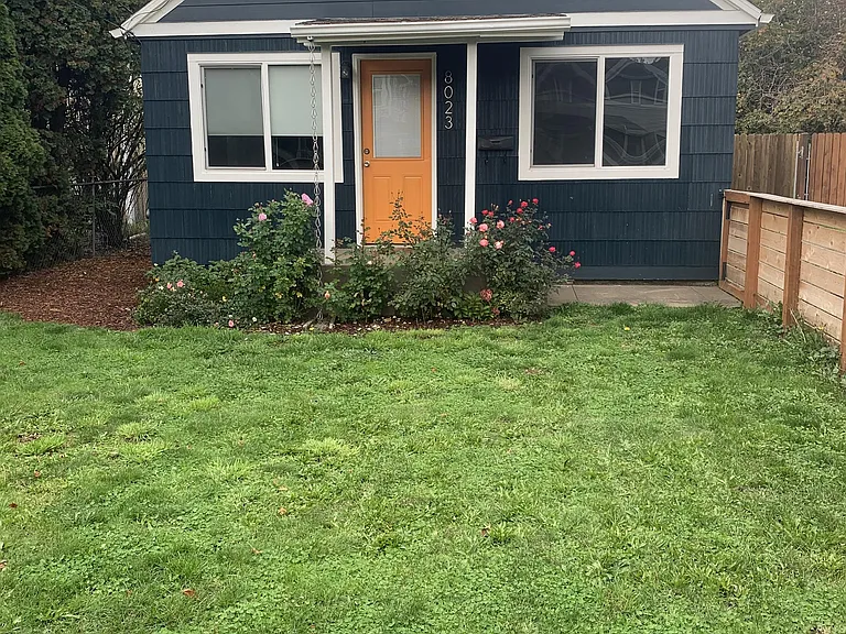 8023 SE Cooper St — Photo 1