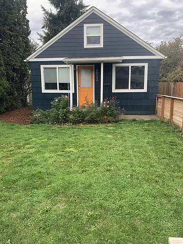 8023 SE Cooper St Photo 1