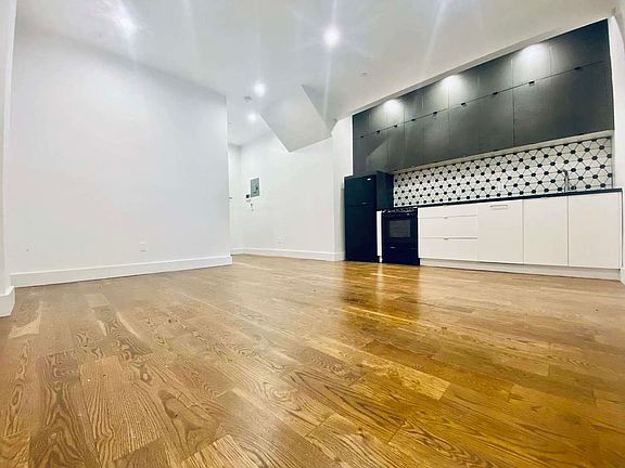 5th image of 877 Park Ave #A1