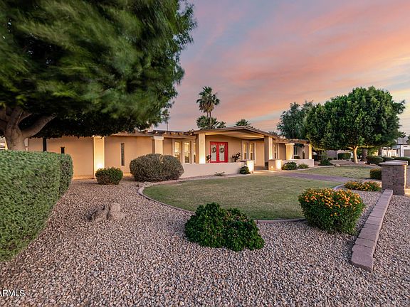 3rd image of 111 E Moon Valley Dr