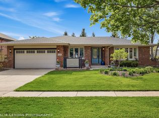 8248 Middlebury Ave, Woodridge, IL 60517