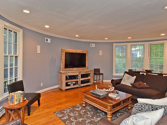 3rd image of 19 Barrington Pl